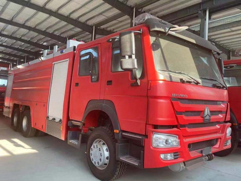 SINOTRUCK HOWO 8000 litros de carro de bombeiros de &aacute;gua e espuma