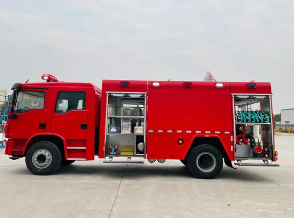 Camion de pompiers puissant et polyvalent, parfait pour la protection contre les incendies urbains et industriels