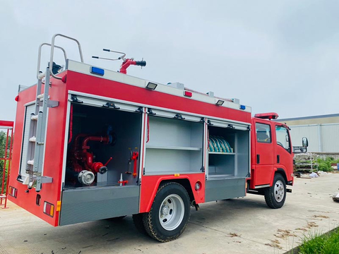 Caminh&atilde;o de bombeiros tanque ISUZU GLF 3500L