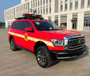 Tenk 500 in 'n brandopdrag en kommunikasie brandweermotor 